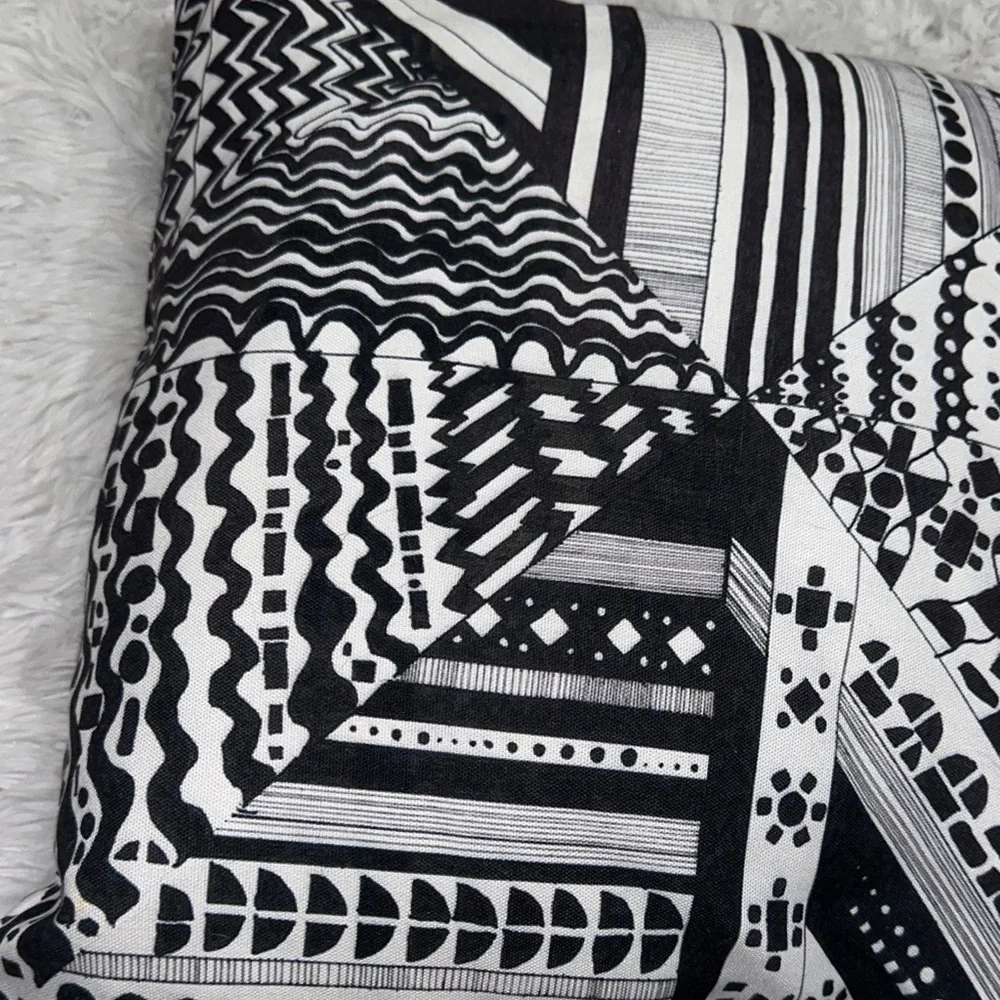 Geometric Black and White Accent Pillow‎ NWOT